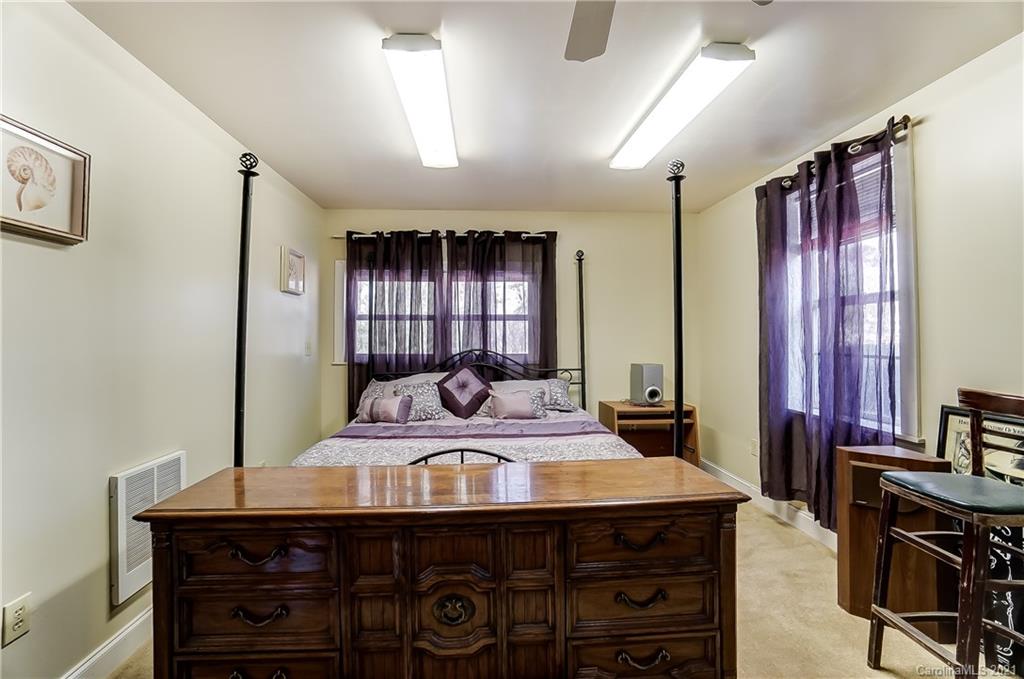 1338 Sunset Road Charlotte, NC 28216 - Photo 18 of 40 Gallery Image 18