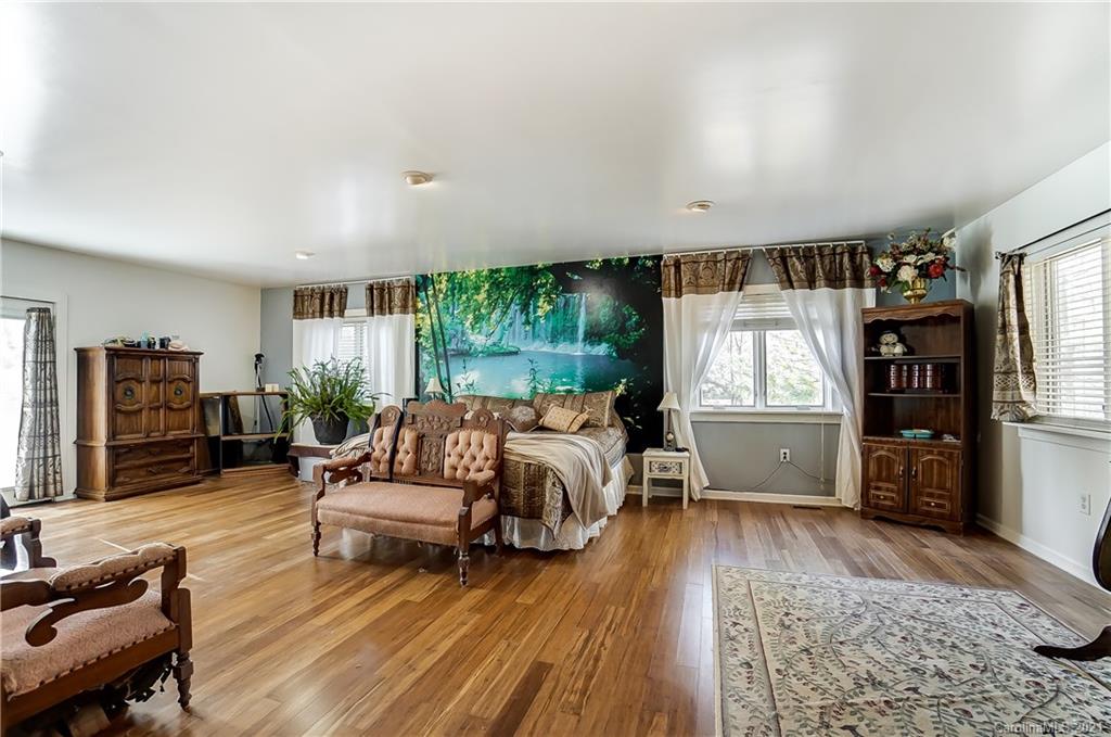 1338 Sunset Road Charlotte, NC 28216 - Photo 20 of 40 Gallery Image 20