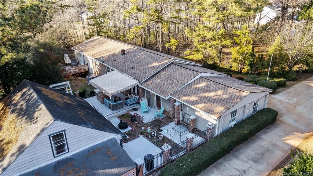 1338 Sunset Road Charlotte, NC 28216 - Photo 3 of 40 Gallery Image 3