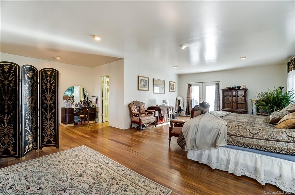 1338 Sunset Road Charlotte, NC 28216 - Photo 21 of 40 Gallery Image 21