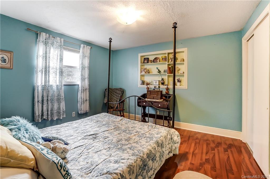 1338 Sunset Road Charlotte, NC 28216 - Photo 23 of 40 Gallery Image 23