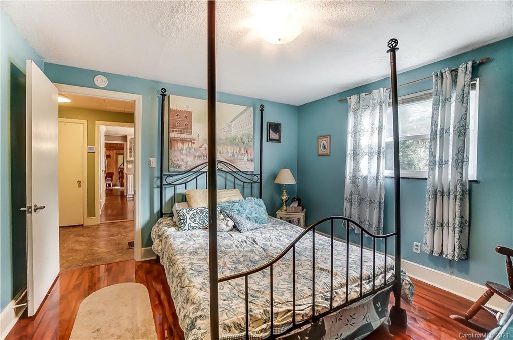 1338 Sunset Road Charlotte, NC 28216 - Photo 24 of 40 Gallery Image 24