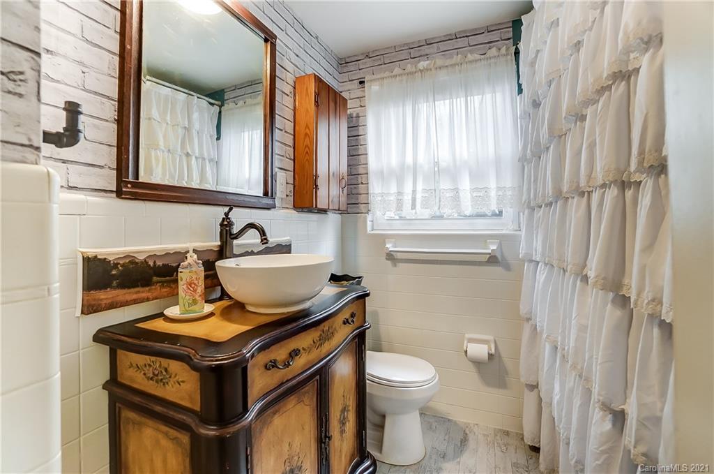 1338 Sunset Road Charlotte, NC 28216 - Photo 26 of 40 Gallery Image 26