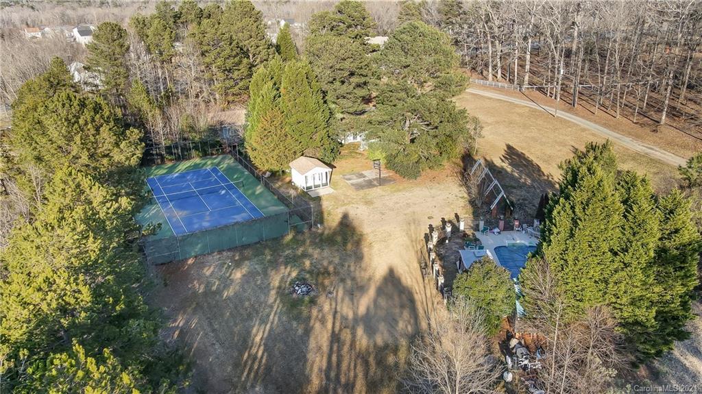 1338 Sunset Road Charlotte, NC 28216 - Photo 4 of 40 Gallery Image 4