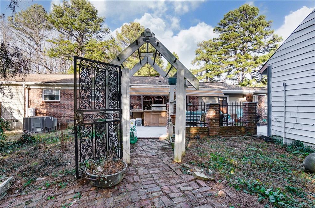 1338 Sunset Road Charlotte, NC 28216 - Photo 32 of 40 Gallery Image 32