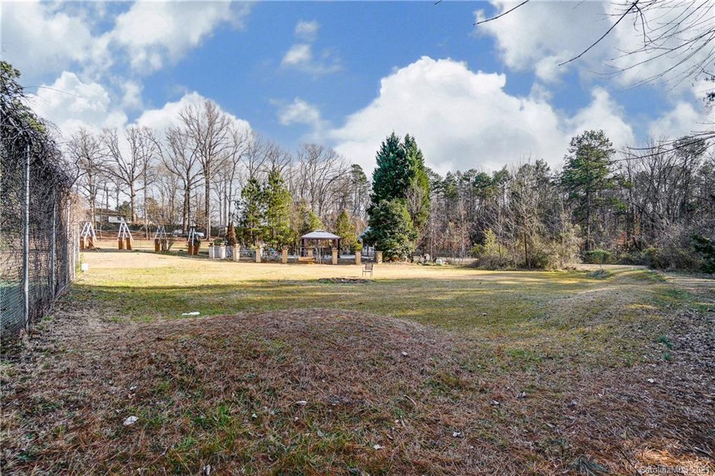 1338 Sunset Road Charlotte, NC 28216 - Photo 38 of 40 Gallery Image 38