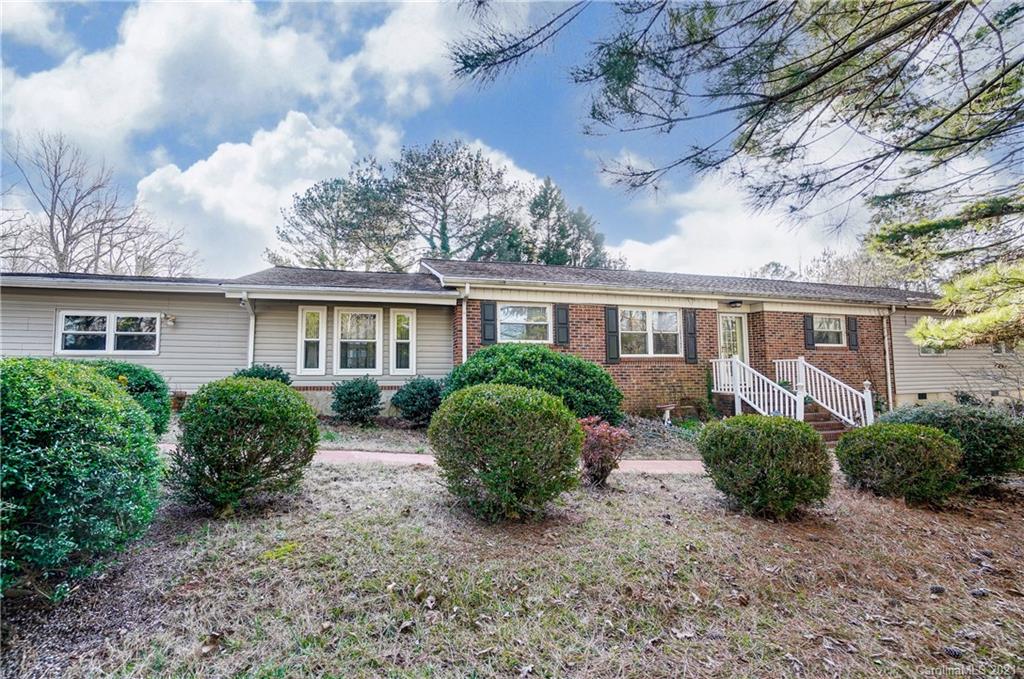 1338 Sunset Road Charlotte, NC 28216 - Photo 5 of 40 Gallery Image 5