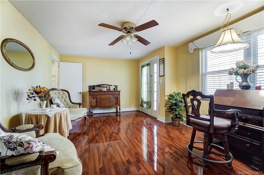 1338 Sunset Road Charlotte, NC 28216 - Photo 6 of 40 Gallery Image 6