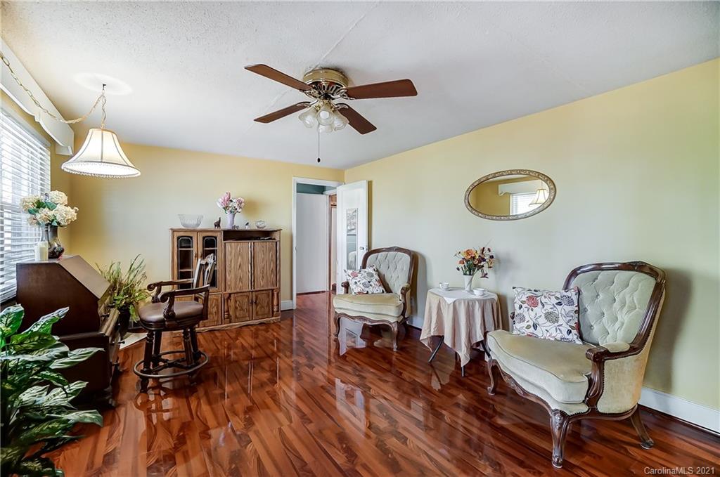 1338 Sunset Road Charlotte, NC 28216 - Photo 7 of 40 Gallery Image 7