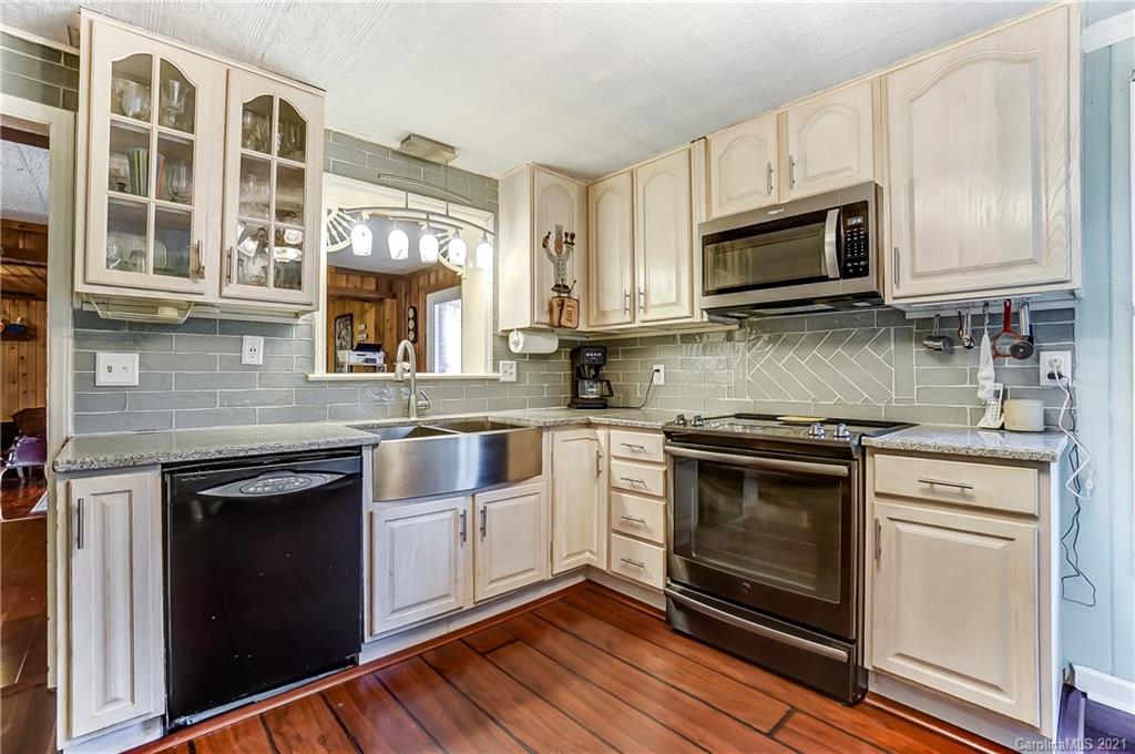 1338 Sunset Road Charlotte, NC 28216 - Photo 10 of 40 Gallery Image 10