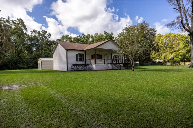 a view of a house with a yard