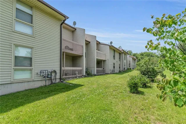 $134,000 | 12310 East 43rd Street South, Unit B10, Independence, MO 64055