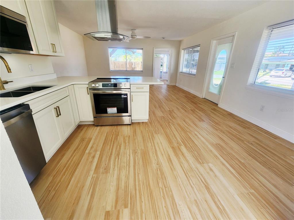 2494 Del Rio Way Dunedin, FL 34698 - Photo 7 of 26