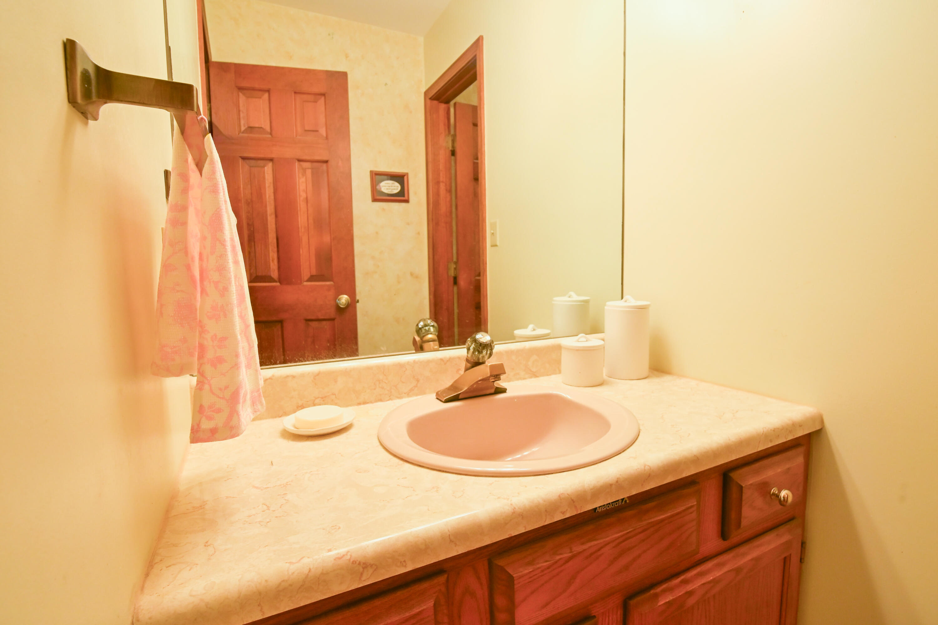 101 Willow Creek Road Paducah, KY 42003 - Photo 47 of 64 Hallway Bathroom