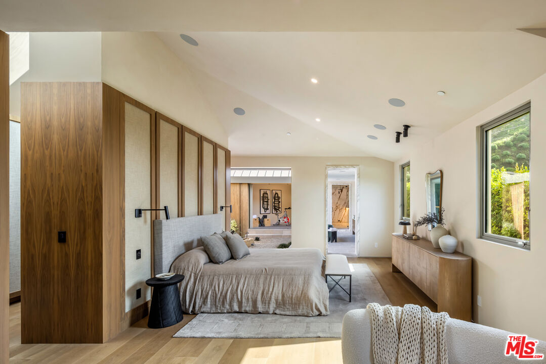 1600 Rising Glen Road Los Angeles, CA 90069 - Photo 19 of 28 a living room with furniture and a large window