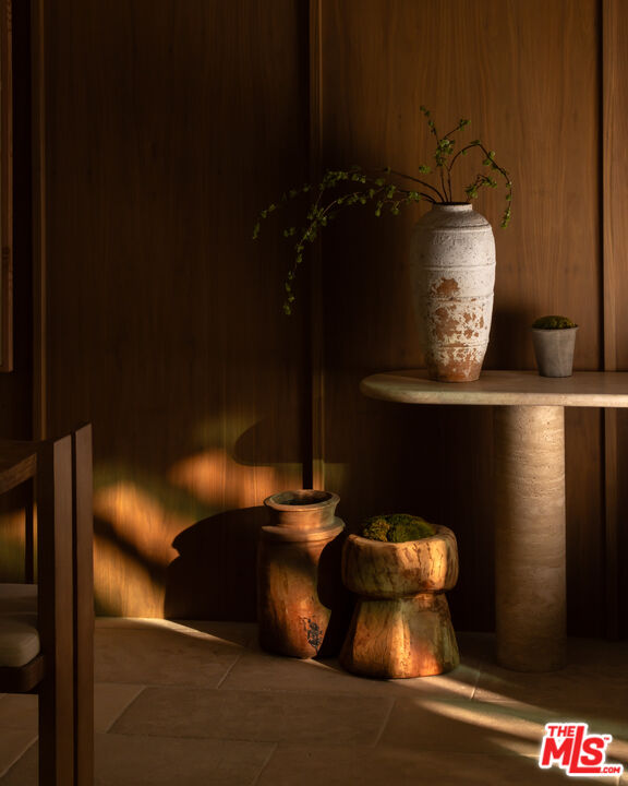 1600 Rising Glen Road Los Angeles, CA 90069 - Photo 25 of 28 a view of entryway