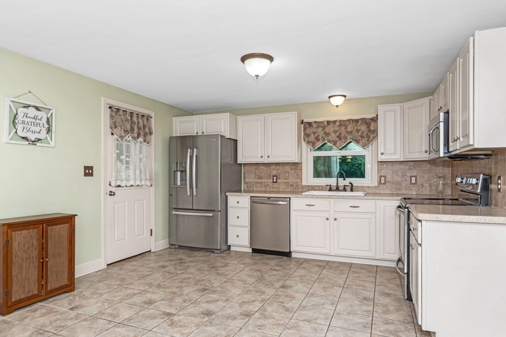 180 Alabama Road Tewksbury, MA 01876 - Photo 3 of 39 Gallery Image 3