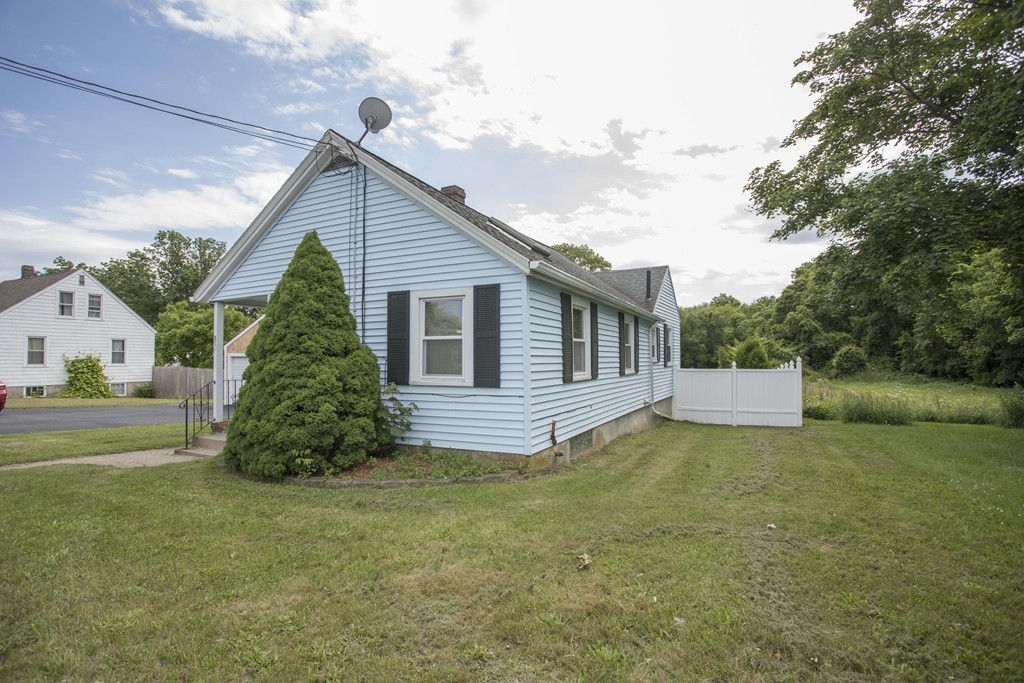 511 Slocum Road Dartmouth, MA 02747 - Photo 2 of 26 Gallery Image 2