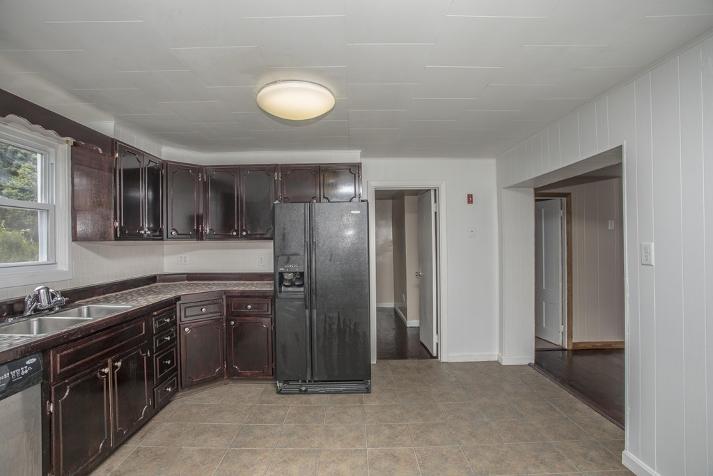 511 Slocum Road Dartmouth, MA 02747 - Photo 4 of 26 Gallery Image 4