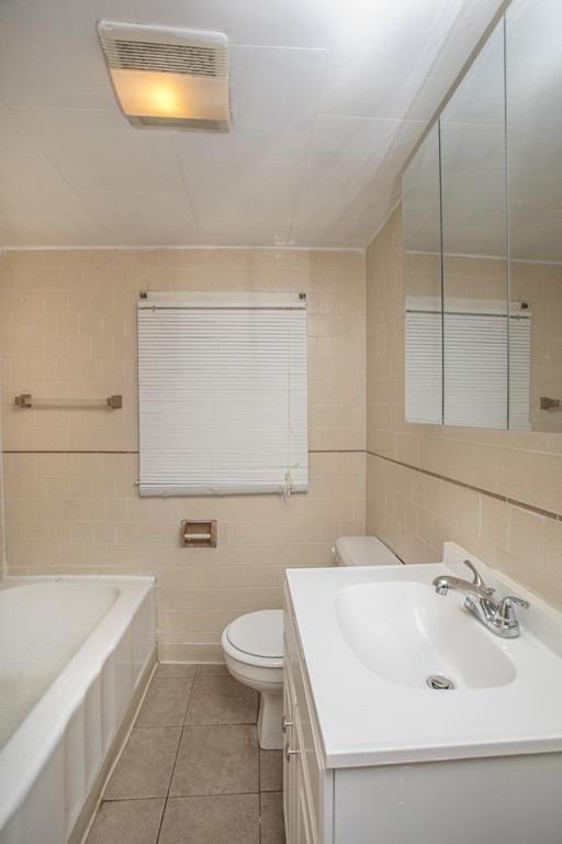 511 Slocum Road Dartmouth, MA 02747 - Photo 8 of 26 Gallery Image 8
