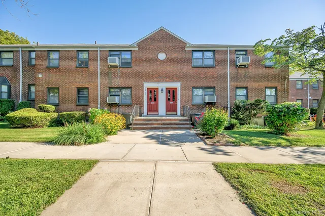 $425,000 | 199-16 21st Avenue, Unit 1336 | Clearview