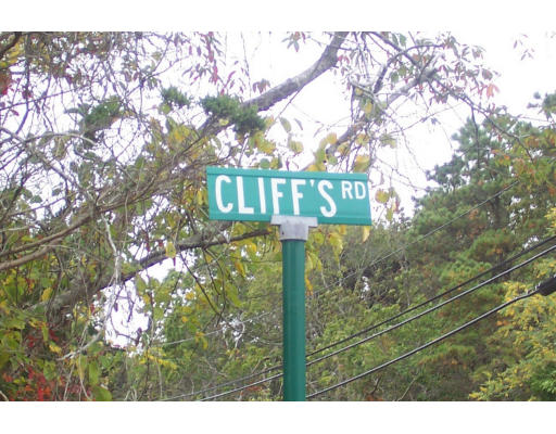 0 Cliff's Road Wareham, MA 02571 - Photo 2 of 5 a street sign that is on a pole