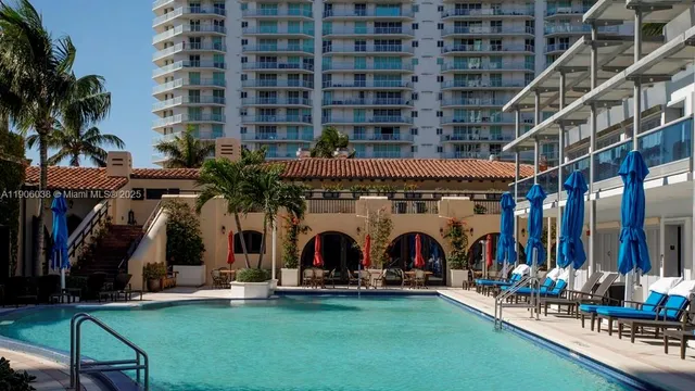 $32,000 | 5959 Collins Avenue, Unit 807, Miami Beach, FL 33140