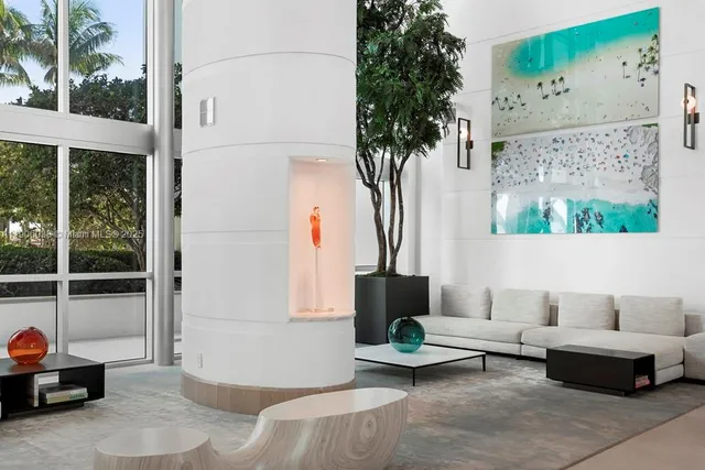 $32,000 | 5959 Collins Avenue, Unit 807, Miami Beach, FL 33140