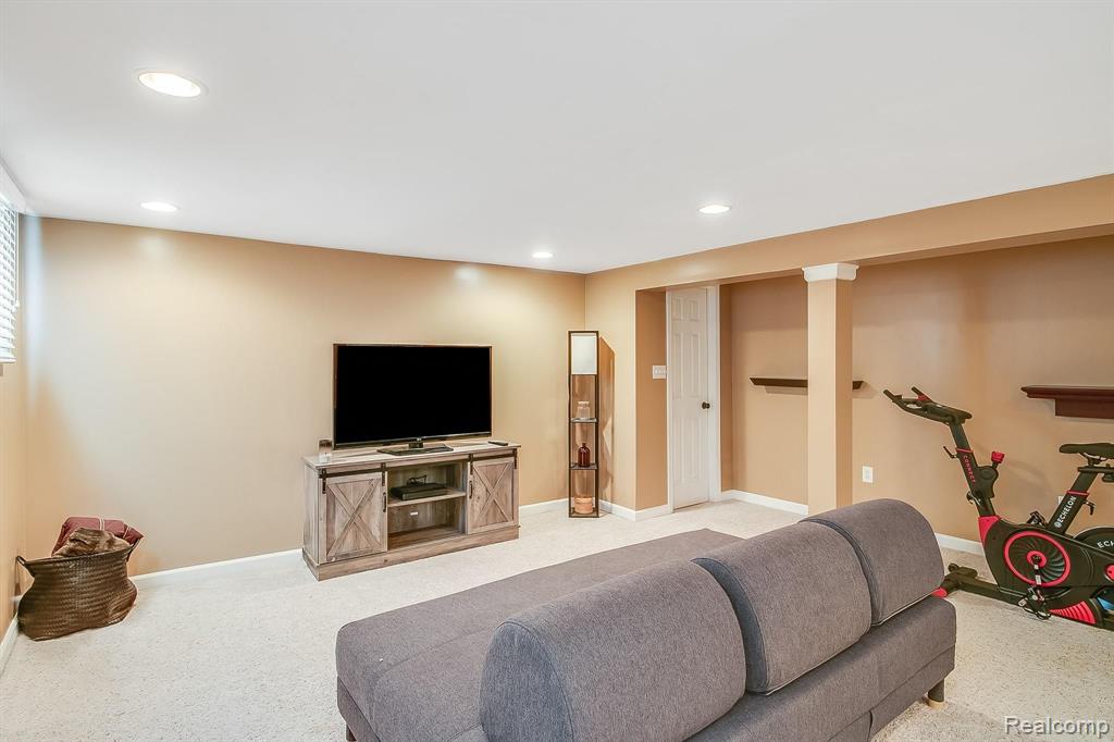 2035 Devonshire Road Bloomfield Hills, MI 48302 - Photo 31 of 36