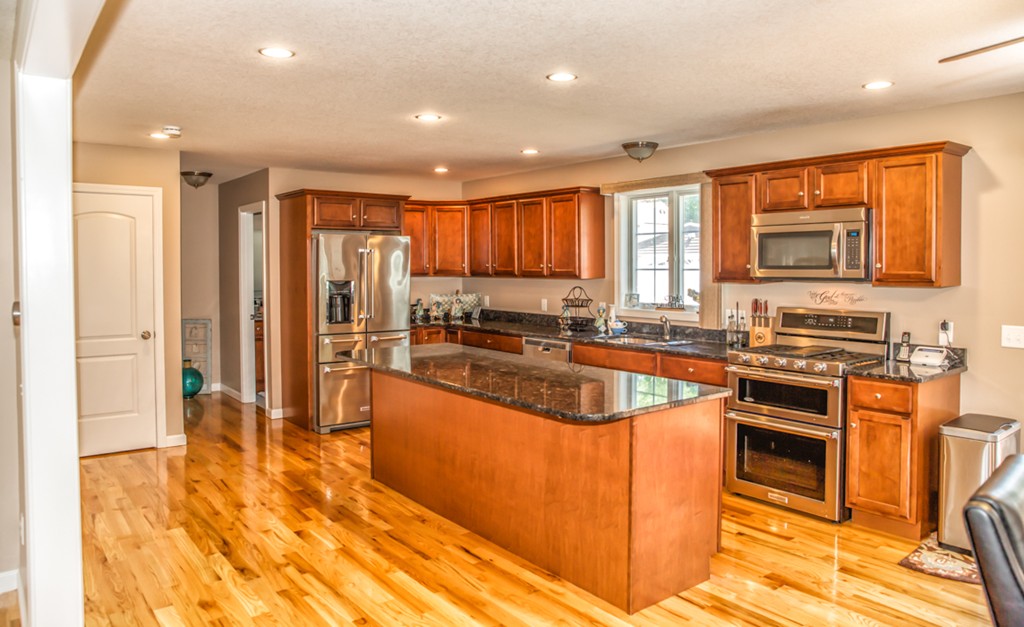 44 Jordan Street Springfield, MA 01129 - Photo 2 of 28 Gallery Image 2