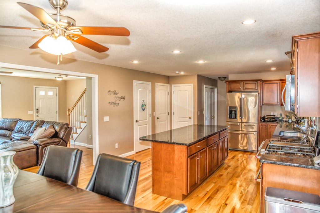 44 Jordan Street Springfield, MA 01129 - Photo 3 of 28 Gallery Image 3