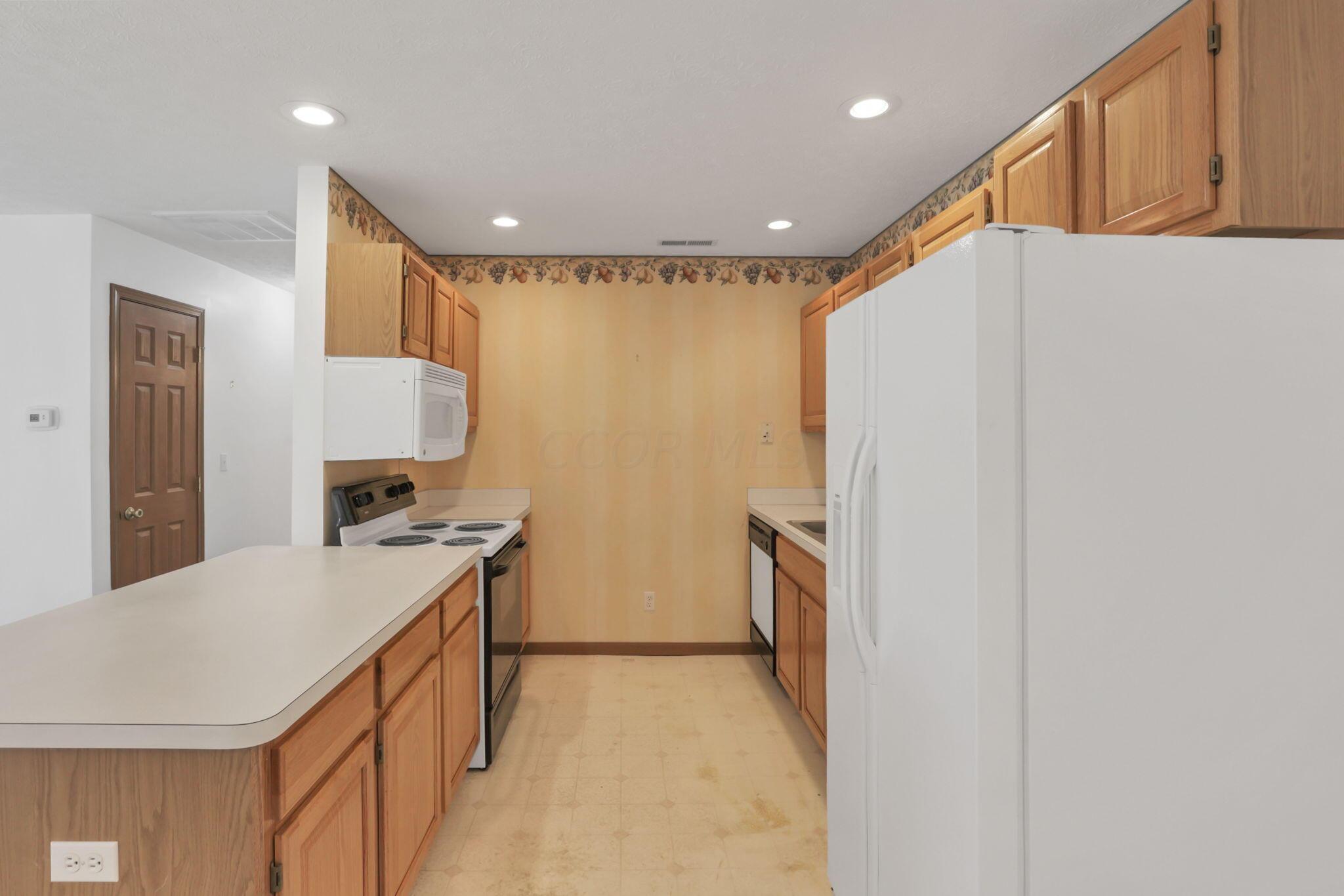 265 Goose Pond Road, Unit B Newark, OH 43055 - Photo 19 of 37 Kitchen