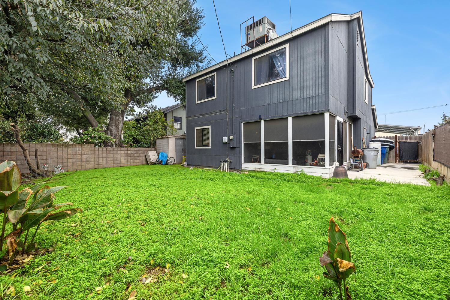 1592 North Ferger Avenue Fresno, CA 93728 - Photo 27 of 30 front view of a house with a yard