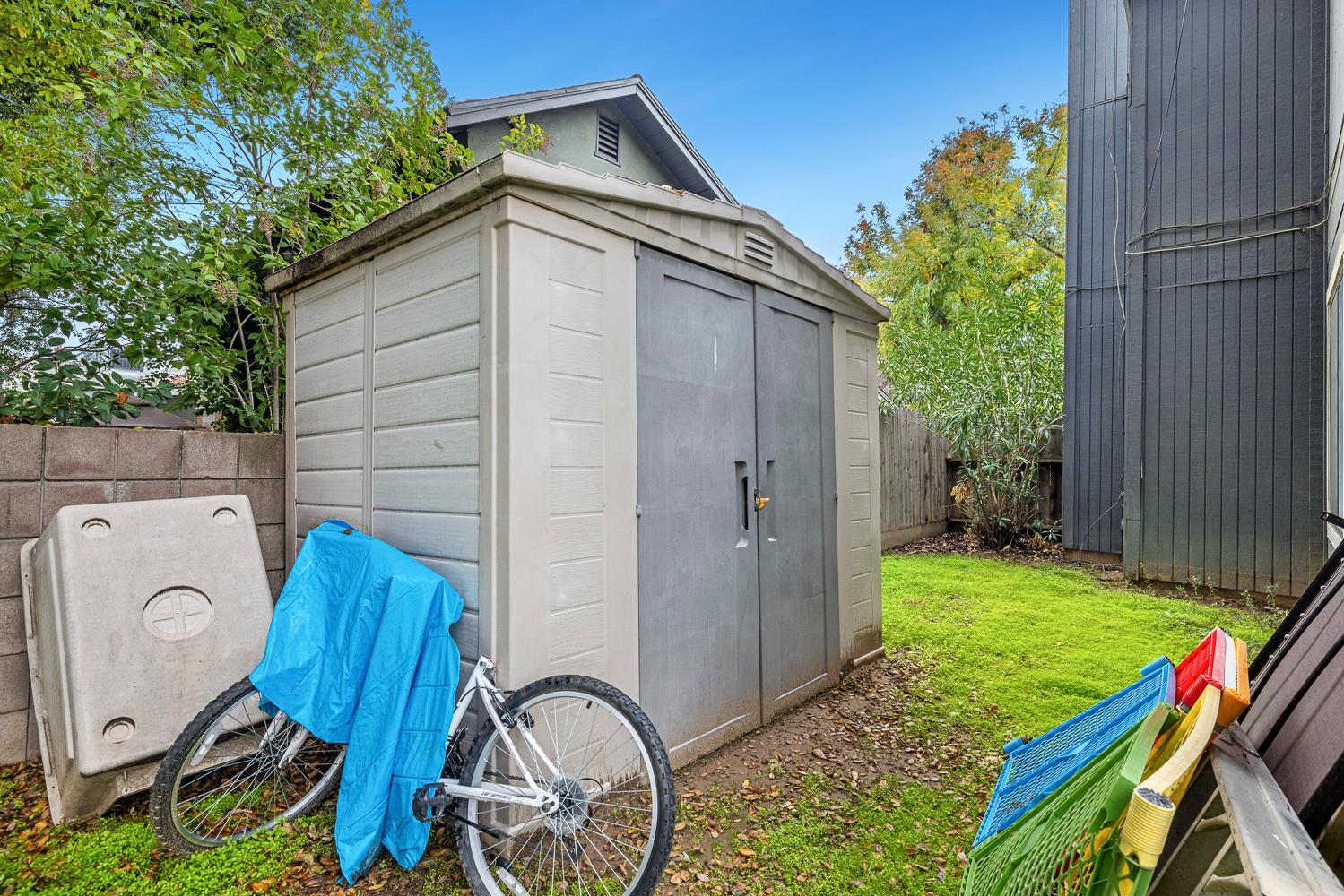 1592 North Ferger Avenue Fresno, CA 93728 - Photo 30 of 30 a backyard of a house with seating space