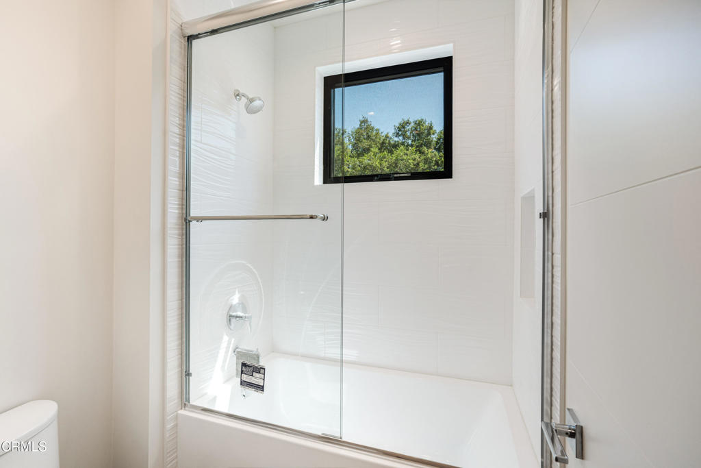 2821 Los Robles Road Thousand Oaks, CA 91362 - Photo 41 of 68 a picture of a bathroom with a painting on the wall