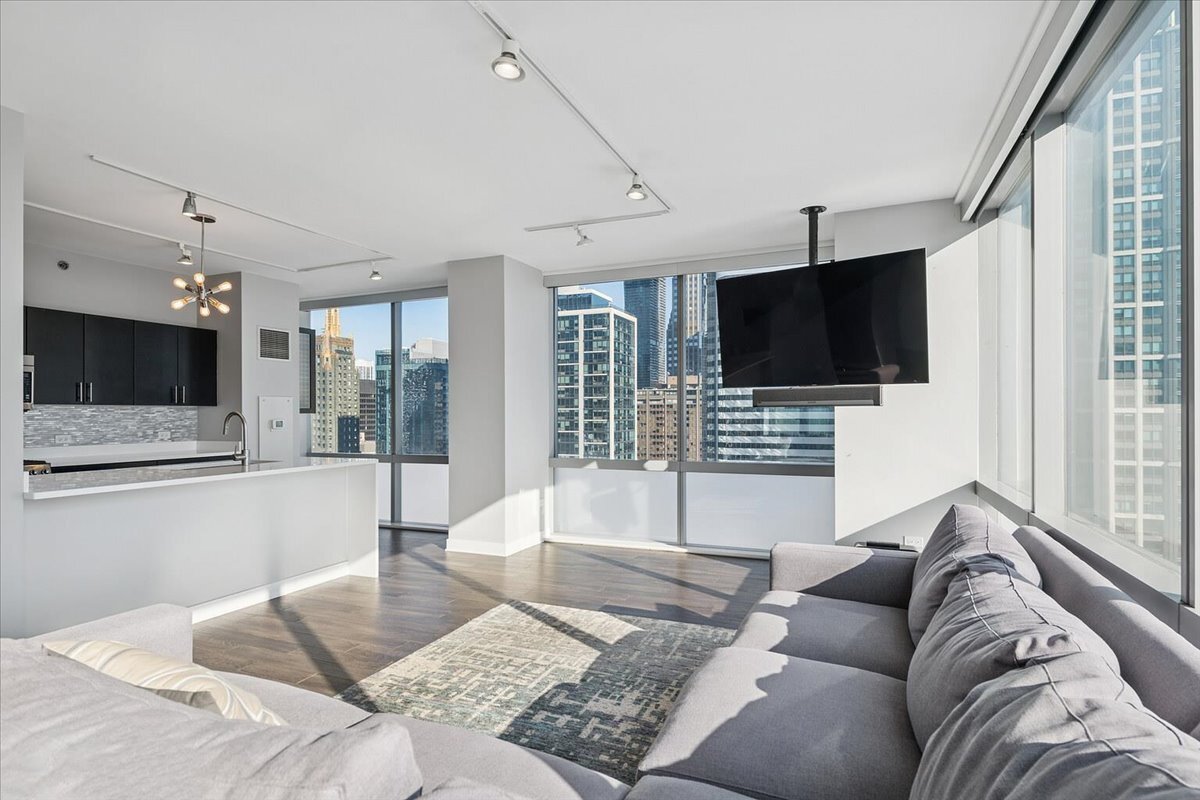 8 East Randolph Street, Unit 3004 Chicago, IL 60601 - Photo 3 of 20 a living room with furniture and a flat screen tv