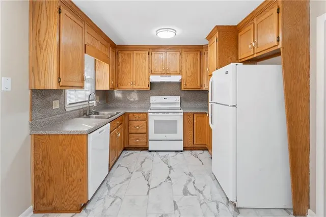 $2,400 | 320 Crossville Court, Roswell, GA 30076