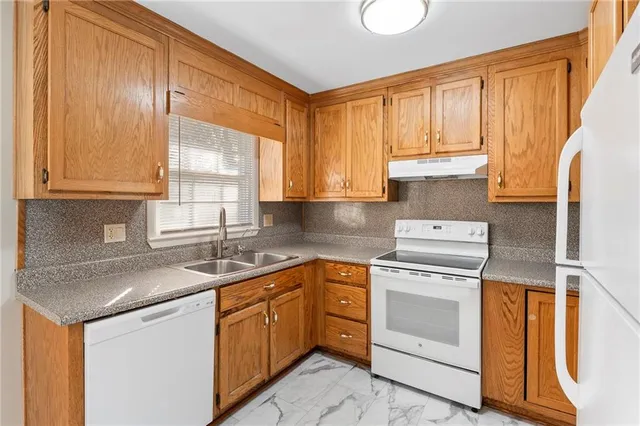 $2,400 | 320 Crossville Court, Roswell, GA 30076