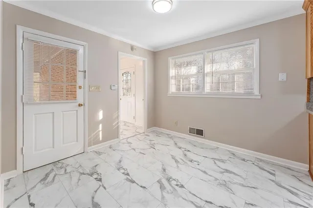 $2,400 | 320 Crossville Court, Roswell, GA 30076