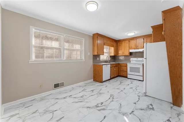 $2,400 | 320 Crossville Court, Roswell, GA 30076