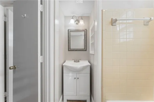 $2,400 | 320 Crossville Court, Roswell, GA 30076