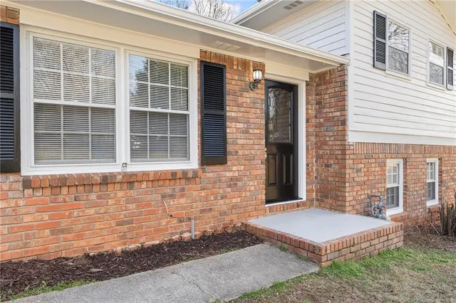$2,400 | 320 Crossville Court, Roswell, GA 30076