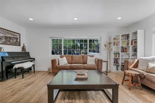 $1,100,000 | 10141 Scoville Avenue, Sunland, CA 91040