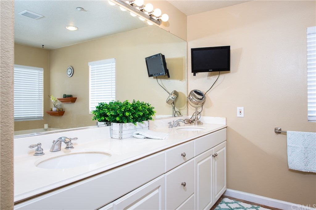 19390 De Marco Road Riverside, CA 92508 - Photo 23 of 29 Master Bathroom