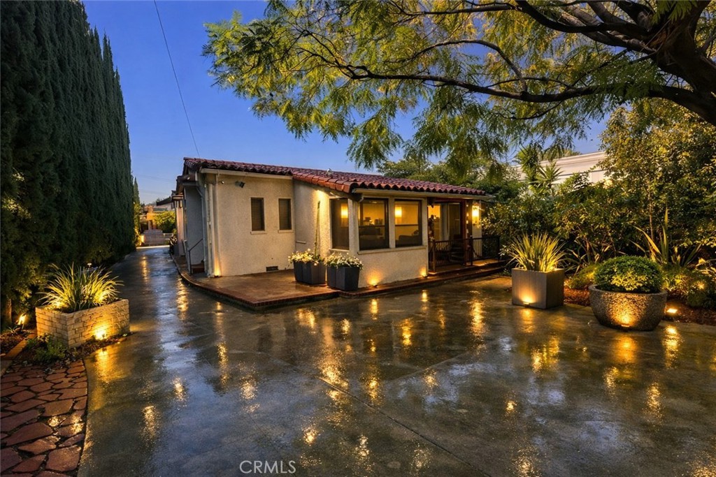 1028 San Rafael Avenue Glendale, CA 91202 - Photo 5 of 17 a view of a house with a yard