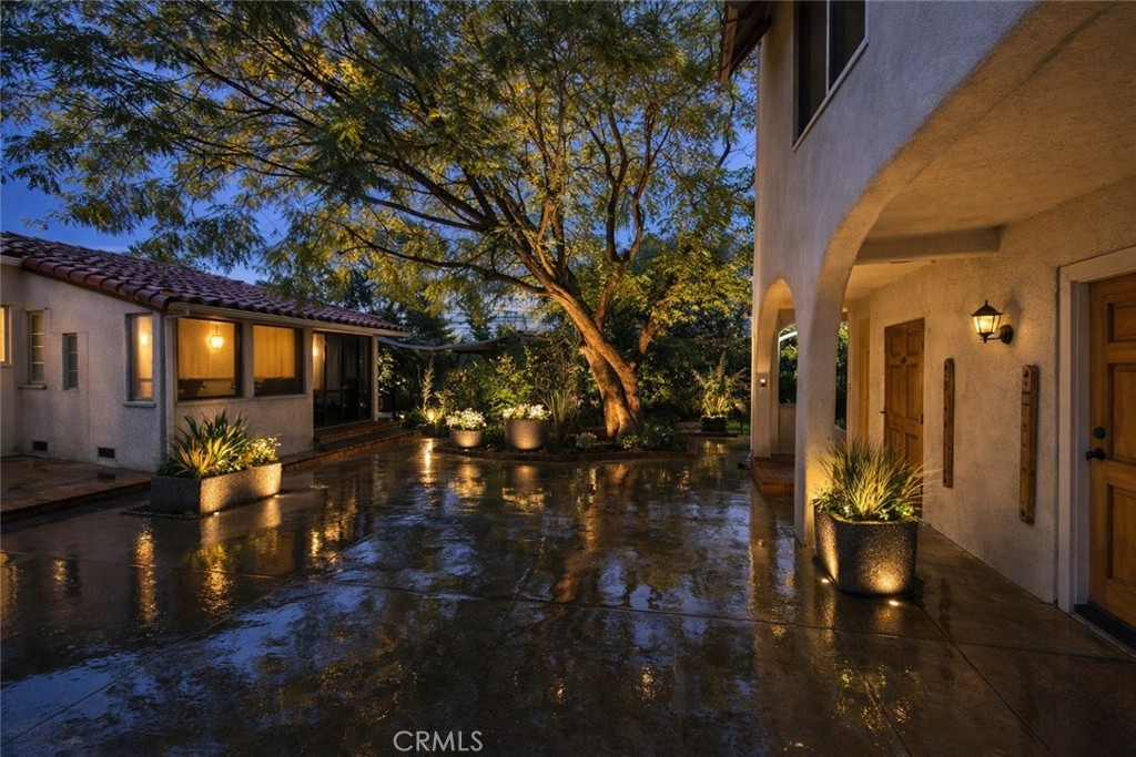 1028 San Rafael Avenue Glendale, CA 91202 - Photo 7 of 17 a view of outdoor seating