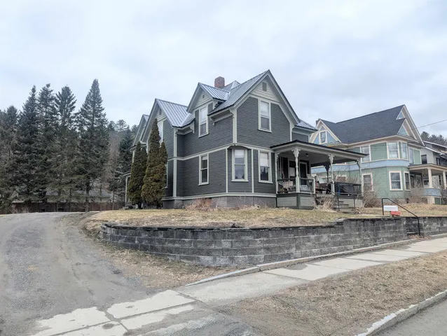 $2,550 | 417 Cliff Street, St. Johnsbury, VT 05819