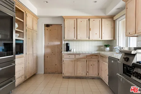 $1,799,000 | 20330 Del Campo Place, Woodland Hills, CA 91364