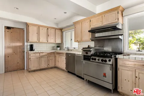 $1,799,000 | 20330 Del Campo Place, Woodland Hills, CA 91364