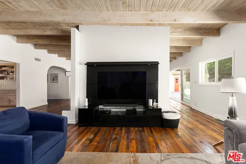 $1,799,000 | 20330 Del Campo Place, Woodland Hills, CA 91364